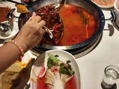 -茅草房·河畔园林火锅