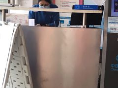 -中国移动周家嘴路营业厅-地上停车场