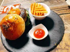 -HIGH FIVE哈福手工汉堡(桂林路店)