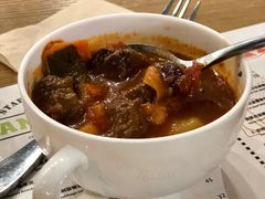 匈牙利蔬菜牛肉汤-HELLO 27 意面·沙拉·帕尼尼