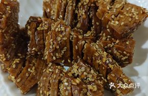 Soy Sauce Flavored Tofu Skin with Flowers