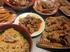 -爆炸头阿姨小四川正宗川味小吃(无任何分店)