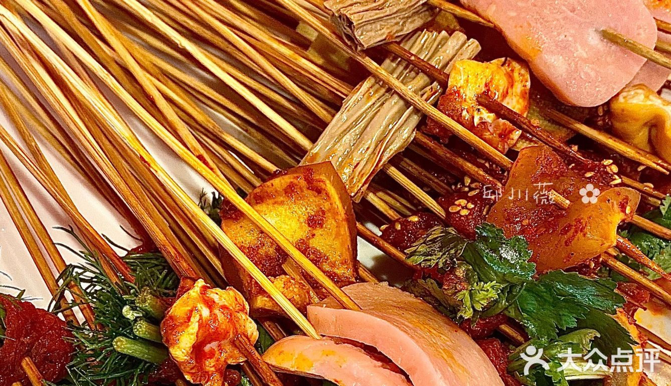 这家超火的酸菜串串，都开到家门口了还不冲？！开心🥳打卡！
