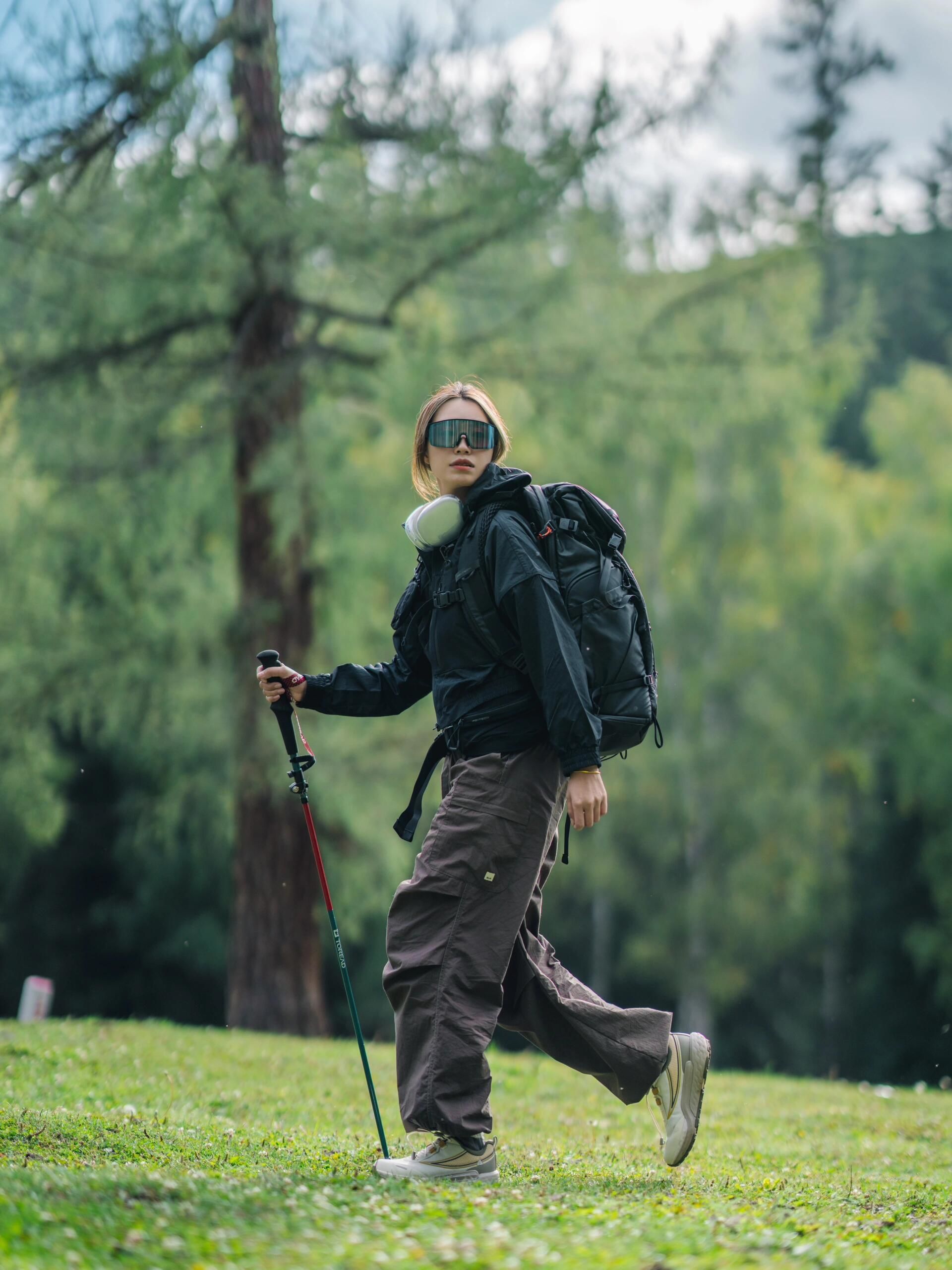 我是自由的,如同山间的风,无拘无束!🌬️🌄

🌳