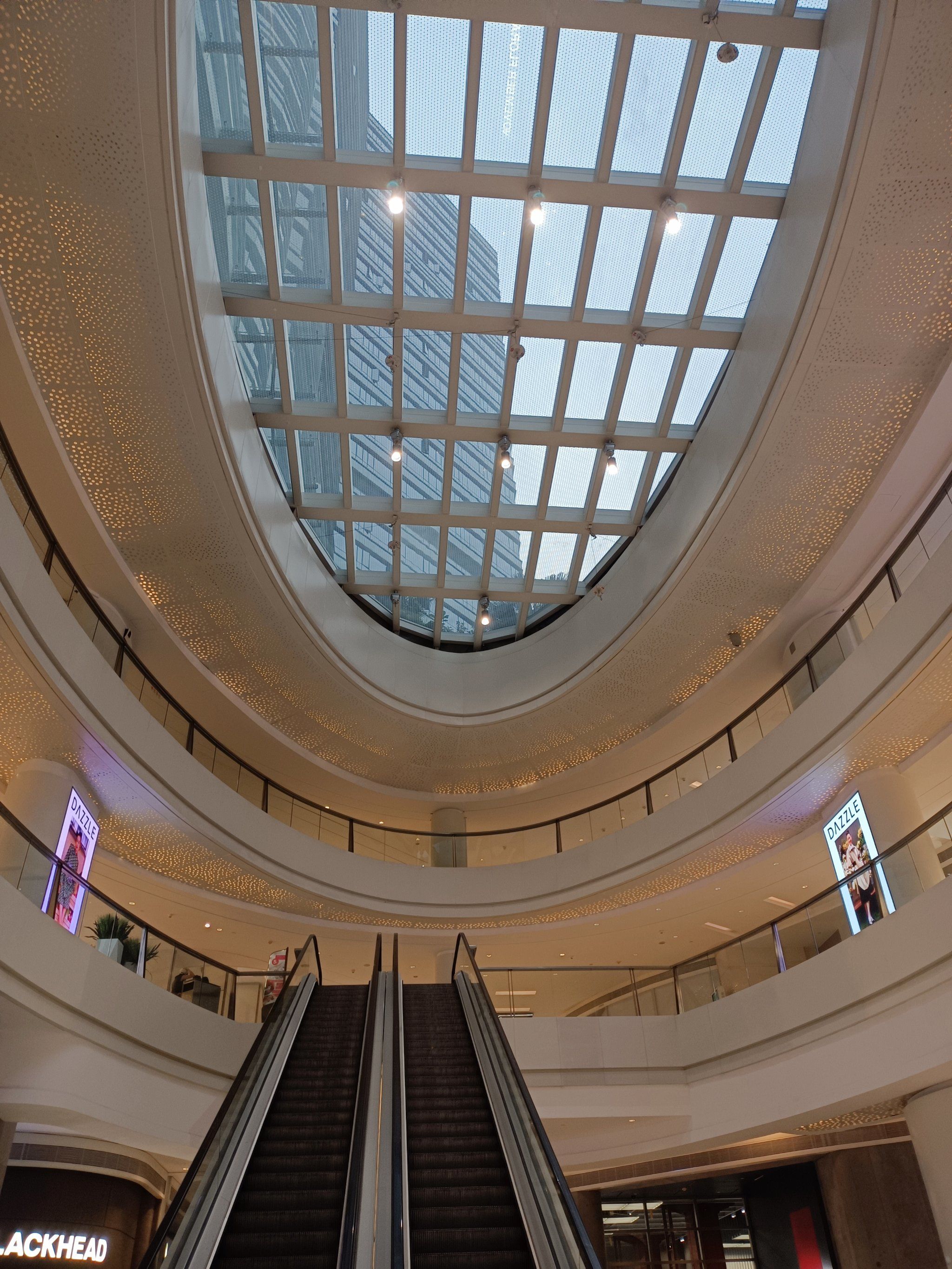 国际大都市广州万菱汇设计超高级的耶