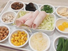 -花馬肆.云南过桥米线(汉神购物广场现场熬汤店)