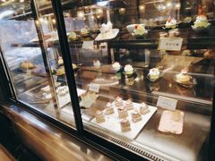 面包甜点陈列柜-芭菲盛宴·环球美食(解放碑英利国际店)