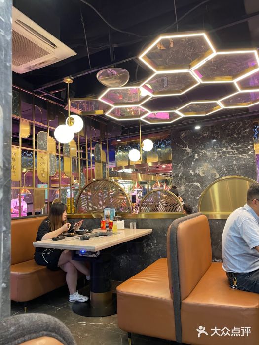 炭烤麻里·臻选自助烤肉料理(观音桥大融城店)大堂图片