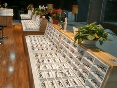 -MiRi眼镜连锁·蔡司·尼康控优点合作店(莘庄店)
