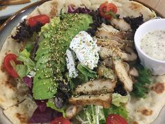 照烧鸡肉配牛油果拉法沙拉-HELLO 27 意面·沙拉·帕尼尼