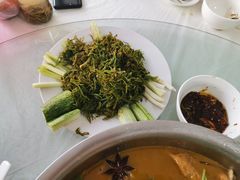 -华龙特色大骨鸡农家菜馆