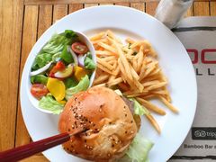 汉堡-Bamboo Bar & Grill Restaurant