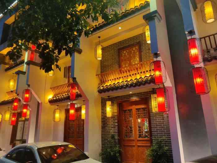 湘水谣(麓景店)-"个人比较喜欢这种湘派风格的餐饮店,装修风.