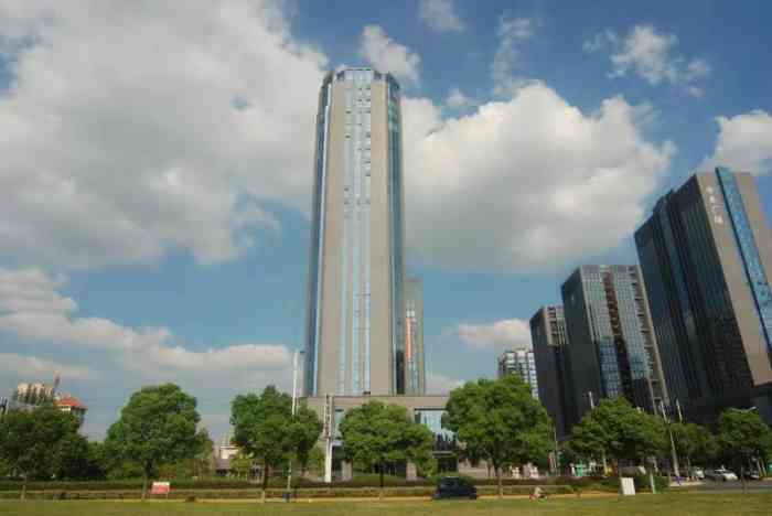 宝地大厦-"如果不是要去【宝地大厦】补办一些资料,我.