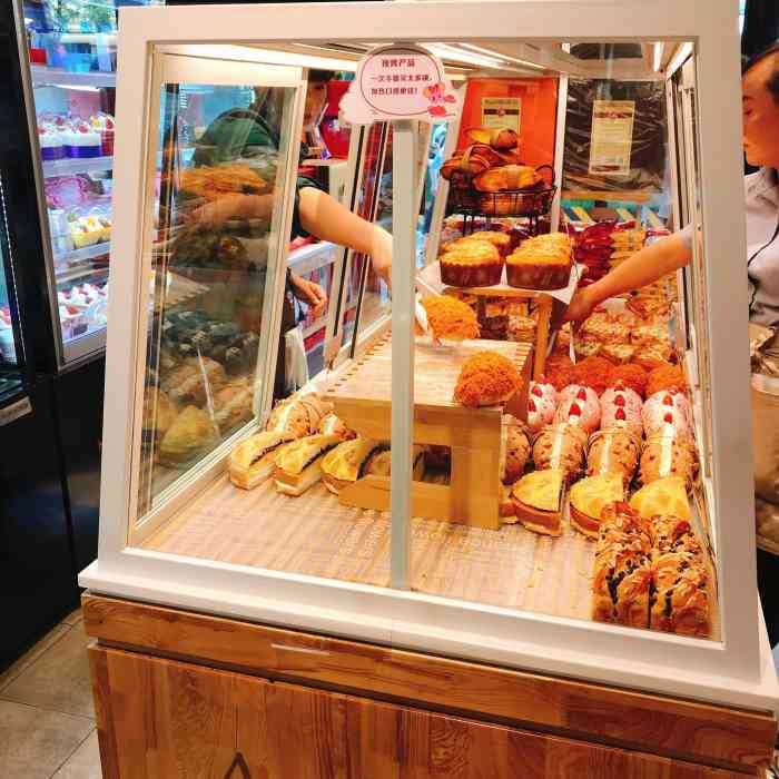 安旗西饼(东部店)-"路过安旗店,就进来买点面包当早餐.这家.