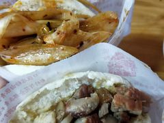 锅魁夹卤肉-洞子口张老二凉粉(文殊院店)