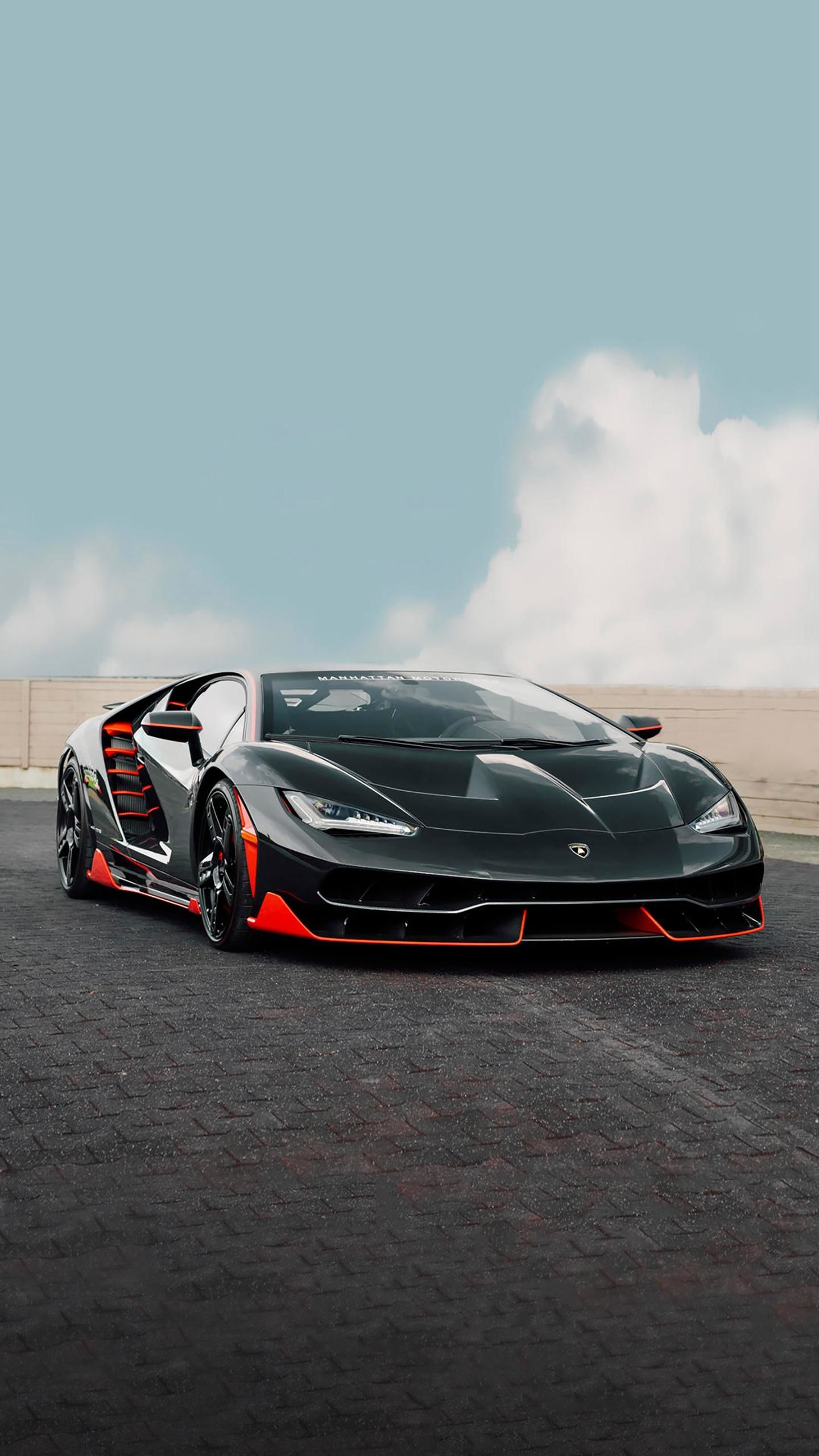 从小喜欢车子,长大更喜欢,一直去看各种车型