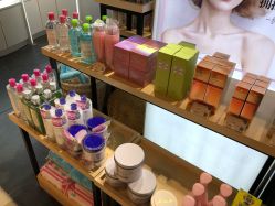 -唐三彩智能美妆体验馆