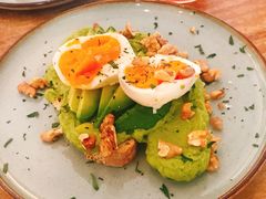 牛油果煮蛋吐司-RAC BAR(安福路店)