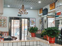 大堂-八两八金·莱芜特色炒鸡(市南漳浦路店)