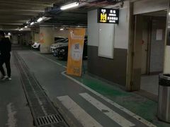-新世界百货崇文店停车场