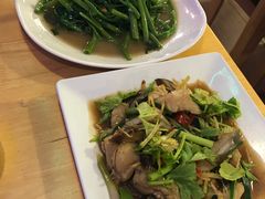 -J Daeng Seafood