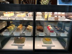 面包甜点陈列柜-北京望京凯悦酒店The Lounge大堂酒廊
