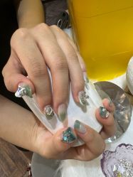 -小黑瓶美甲美睫