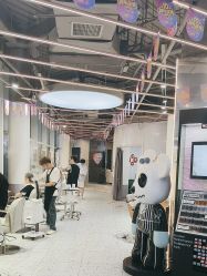 -PE SALON 