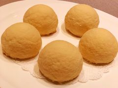 脆皮流沙包-皇朝会.经典传统粤菜(外滩店)