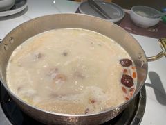 -洪氏嗨捞·广东猪肚鸡·椰子鸡火锅(西咸万象城店)