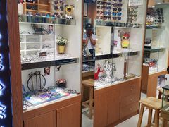 -三叶眼镜城批发市场(上海火车站店)
