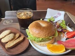 -房角石咖啡与书(吉大南校店)