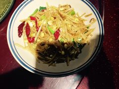 炒豆嘴-布衣草棚风格餐厅