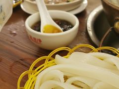 -洞庭洲·防空洞火锅·烧烤·铜锅涮肉(新百广场店)