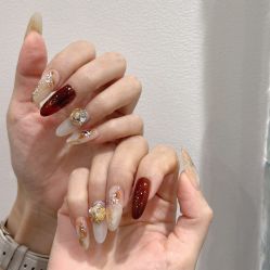 -花岐款式专研健康美甲沙龙
