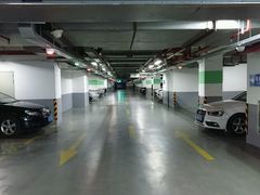 -百联又一城停车场