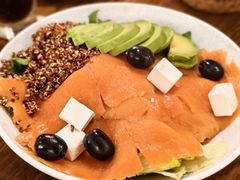 三文鱼牛油果沙拉-Money Shops(愚园路店)