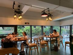 靠窗位-兵哥豌豆面(雅颂居店)