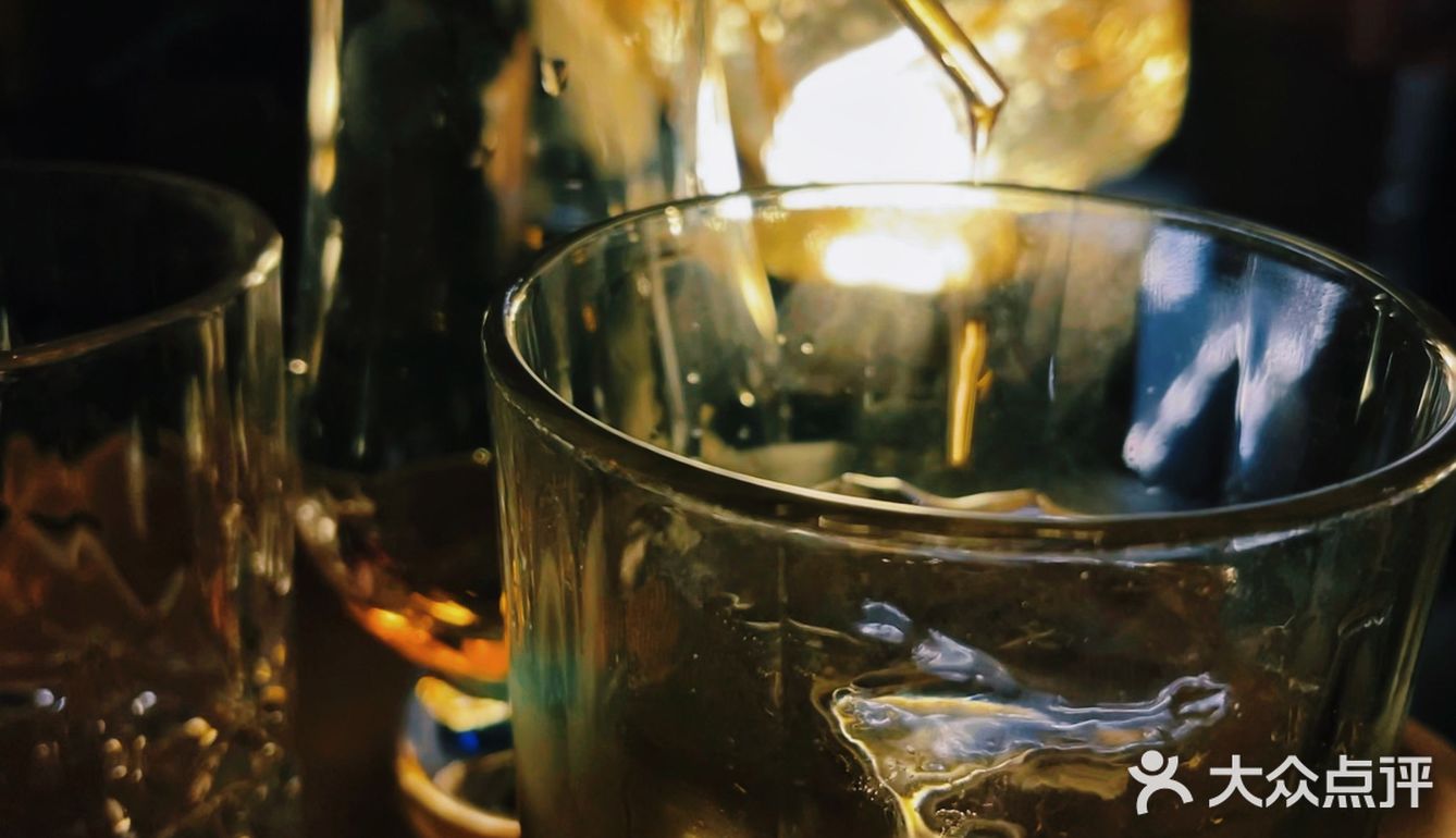 广州探店丨置身在宇宙中的太空威士忌吧🥃