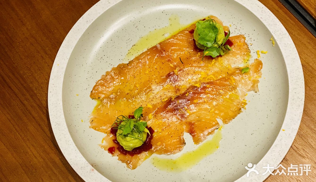 来浦东嘉里城喝红酒吃西餐啦~