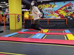 -爱蹦iBOON蹦床运动馆(江汉店)