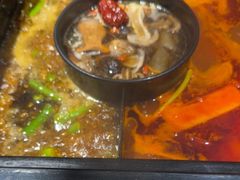 -老牌坊云南鱼豆花火锅(爱建店)