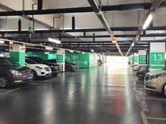 -虹桥火车站-停车场