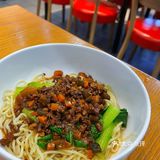 好喜欢这样的面馆有面有菜有市井气