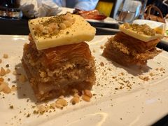 巴克拉瓦两块-Efes Turkish & Mediterranean Cuisine 艾菲斯餐厅(陆家嘴店)