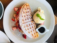 -ROAST coffee & eatery