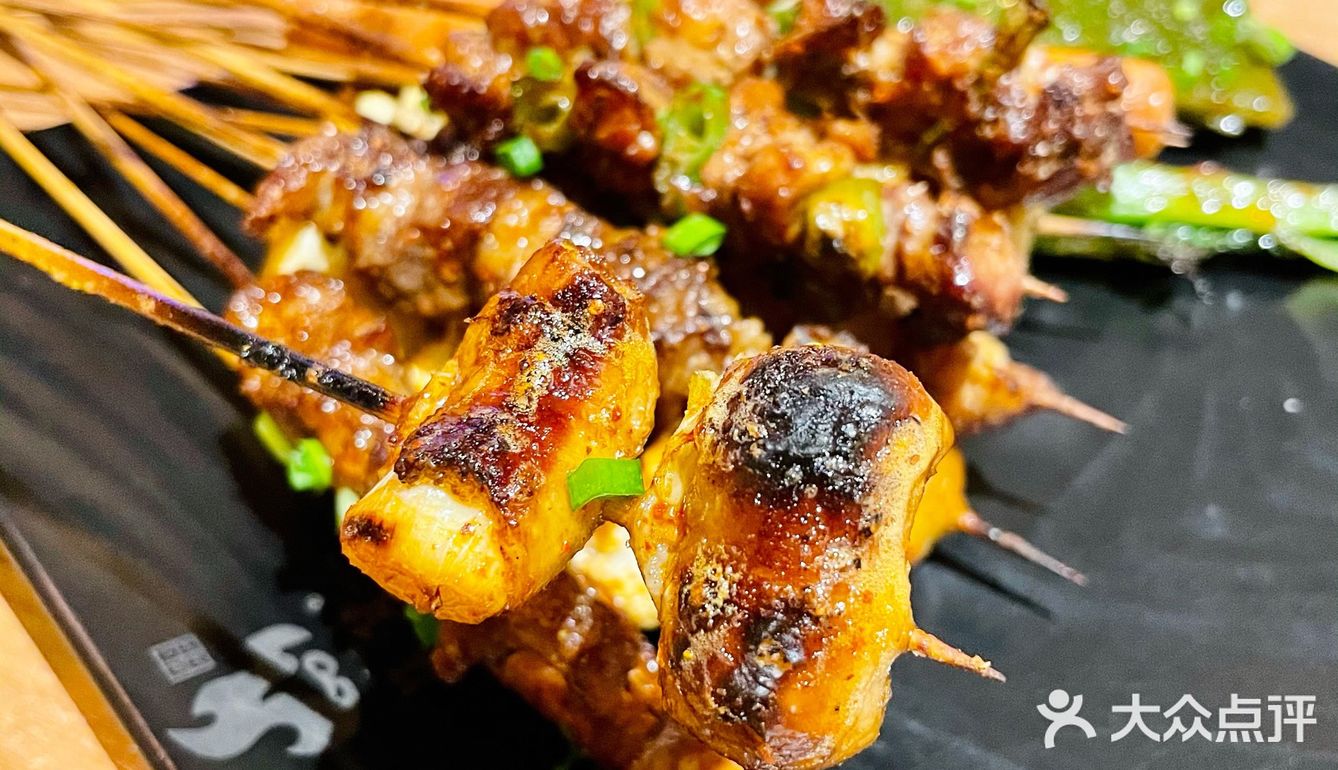 现在越来越难遇到好吃的烧烤，这家算是值得跑一趟的