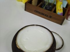 -志龙皇冠吃货椰子铺