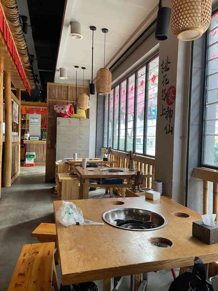 麻渣渣洪七公火锅串串(西外总店)-"味道还可以,团了两张劵,我们4个人